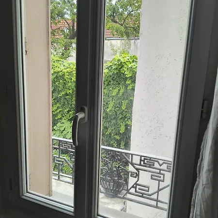 Jolie Maison Tres Bien Place Apartment *